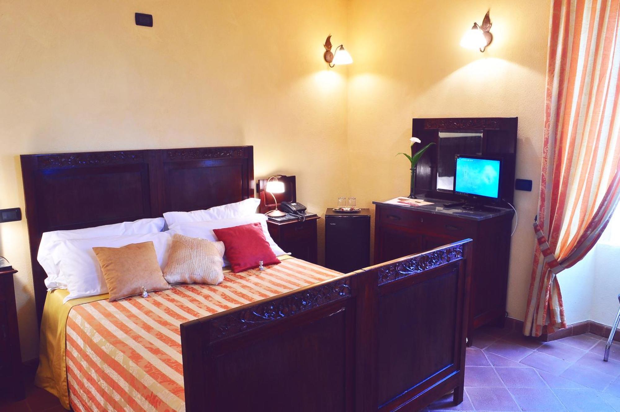 La Foresteria Del Castello - Wellness Hotel In Dimora Storica CastellʼAlfero Habitación foto