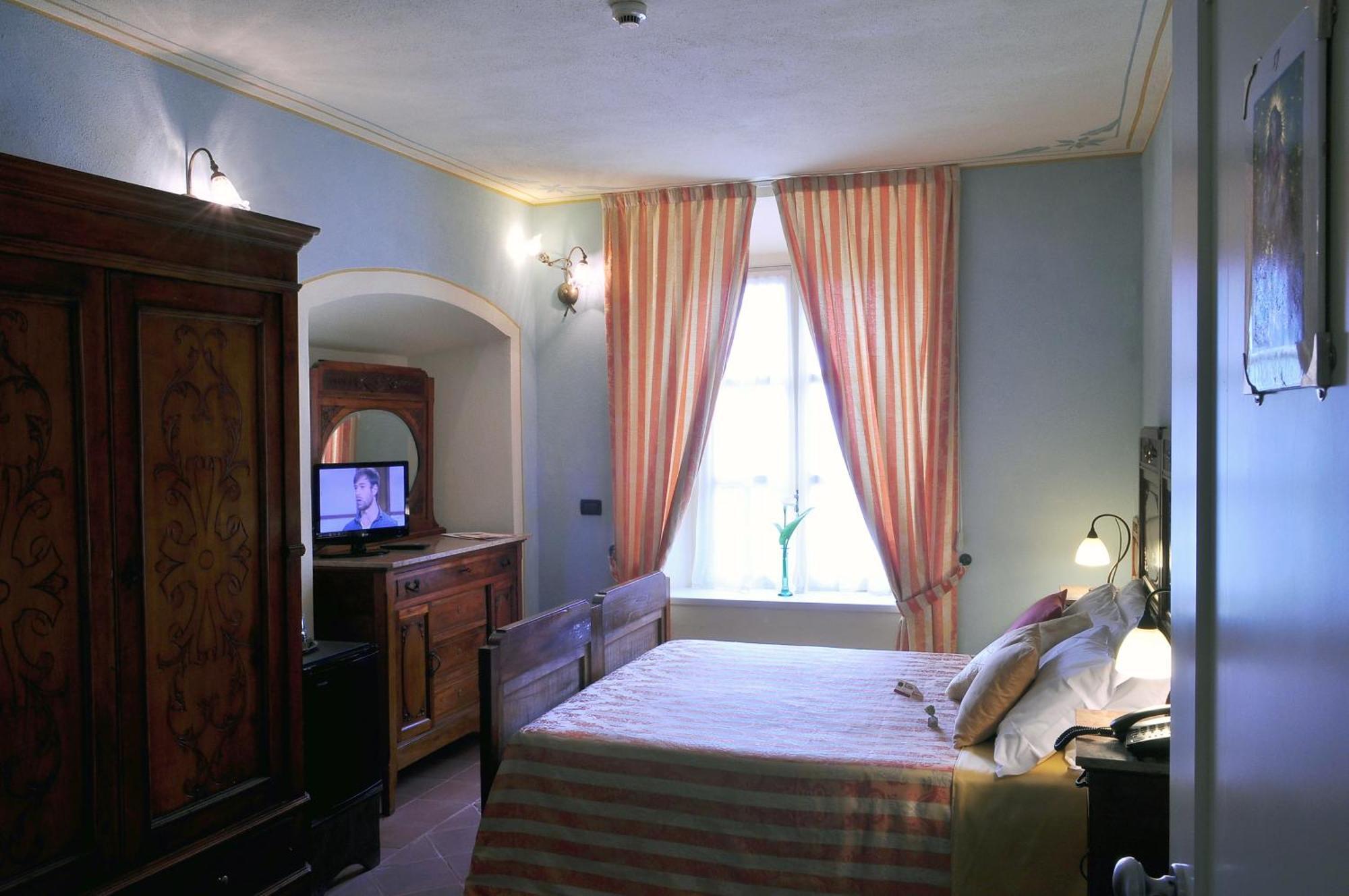 La Foresteria Del Castello - Wellness Hotel In Dimora Storica CastellʼAlfero Habitación foto