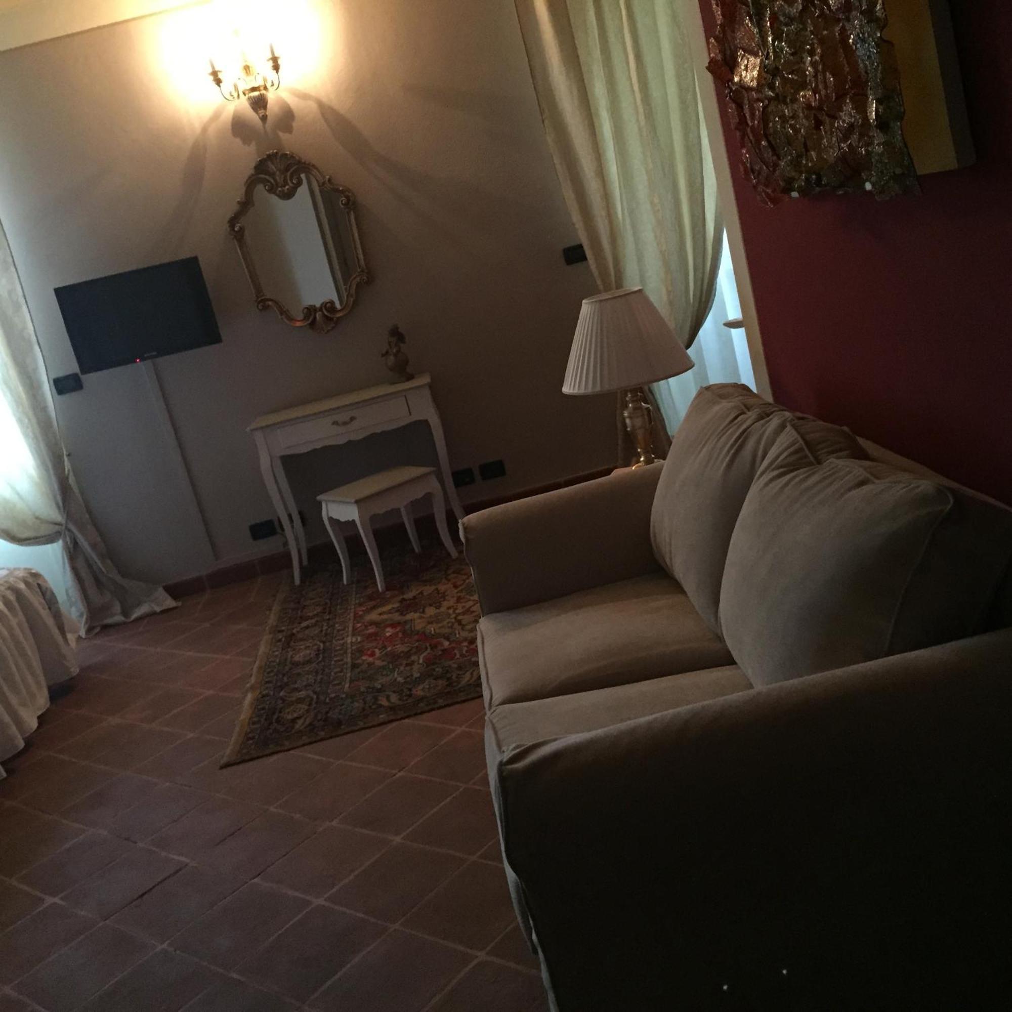 La Foresteria Del Castello - Wellness Hotel In Dimora Storica CastellʼAlfero Habitación foto