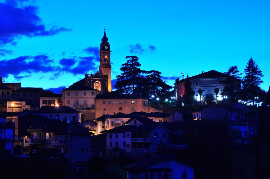 La Foresteria Del Castello - Wellness Hotel In Dimora Storica CastellʼAlfero Exterior foto