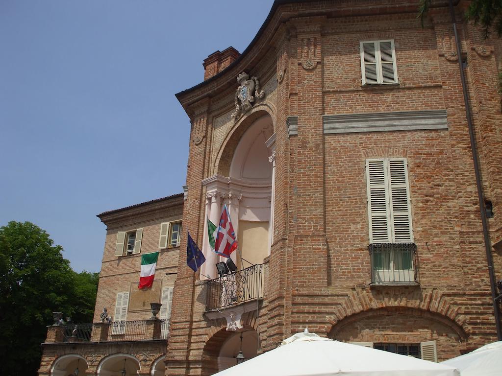 La Foresteria Del Castello - Wellness Hotel In Dimora Storica CastellʼAlfero Exterior foto