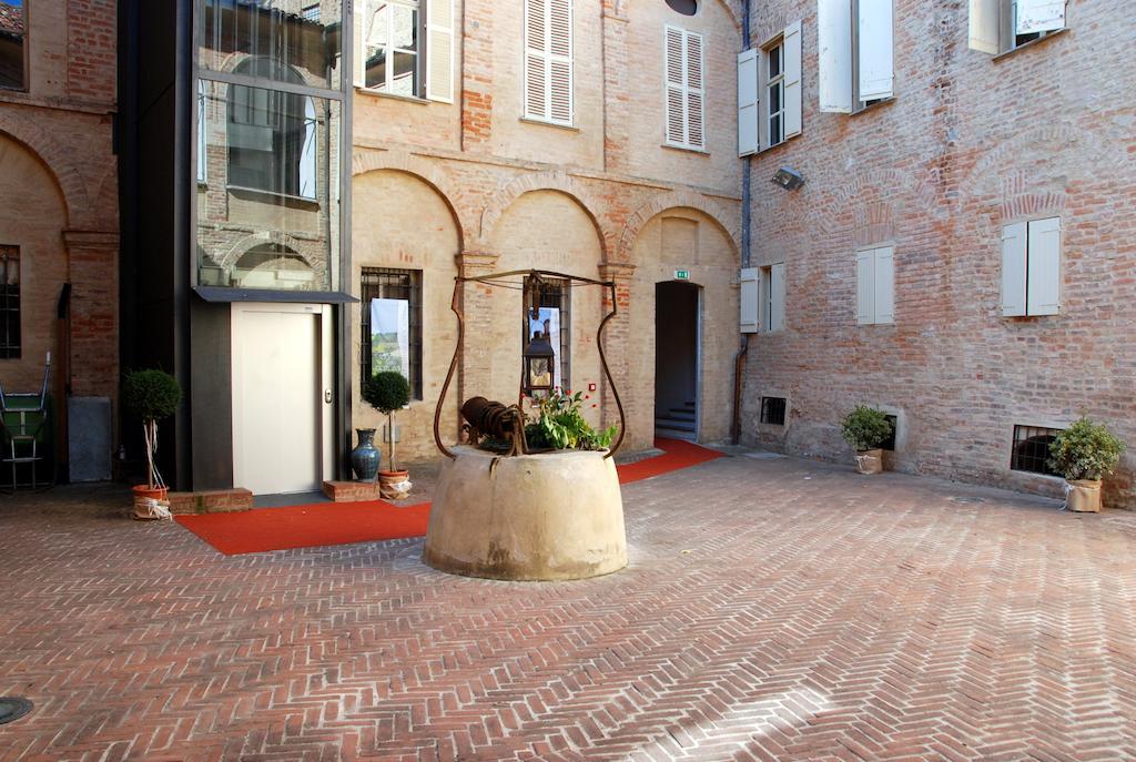 La Foresteria Del Castello - Wellness Hotel In Dimora Storica CastellʼAlfero Exterior foto