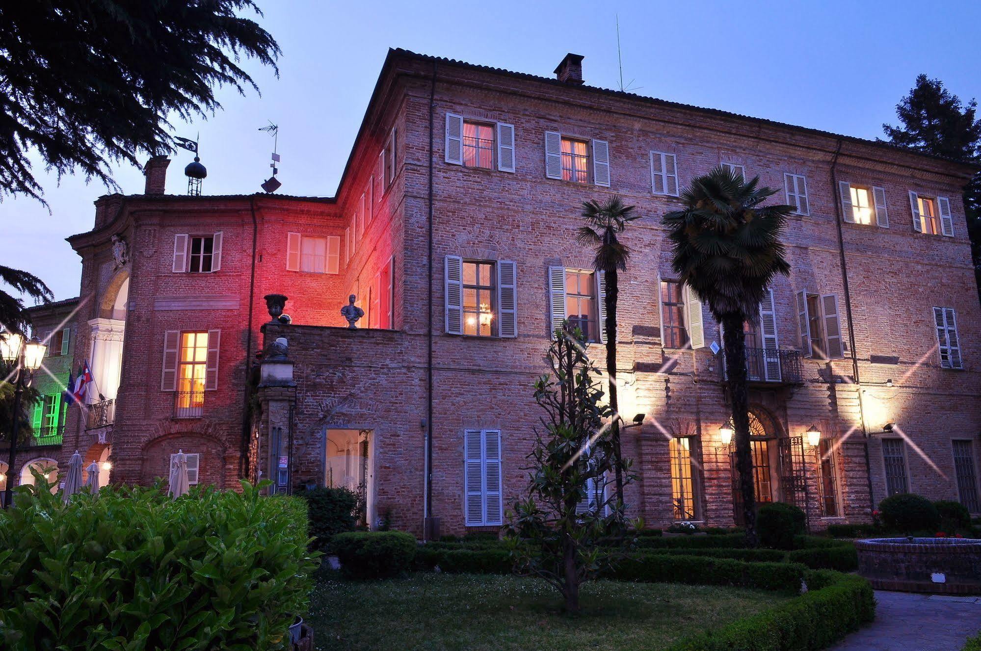 La Foresteria Del Castello - Wellness Hotel In Dimora Storica CastellʼAlfero Exterior foto