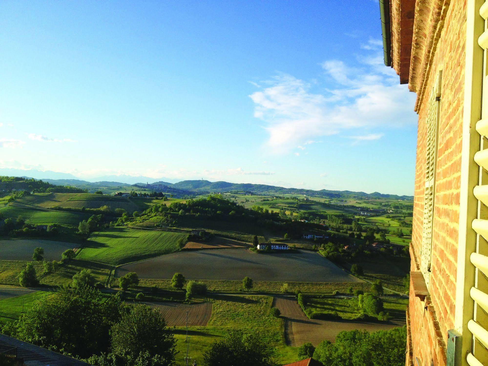 La Foresteria Del Castello - Wellness Hotel In Dimora Storica CastellʼAlfero Exterior foto